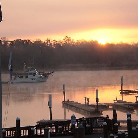 Inn At The Canal Bed & Breakfast Chesapeake City Экстерьер фото
