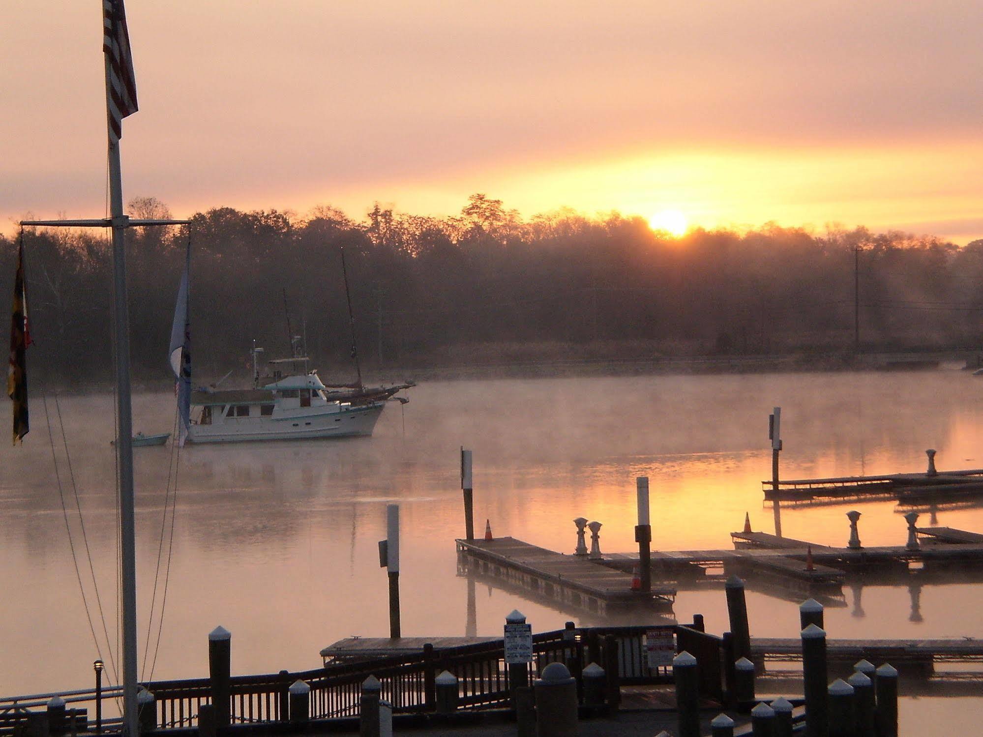 Inn At The Canal Bed & Breakfast Chesapeake City Экстерьер фото