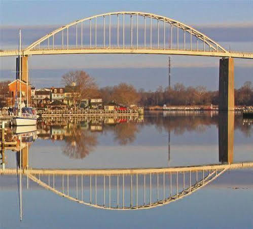 Inn At The Canal Bed & Breakfast Chesapeake City Экстерьер фото