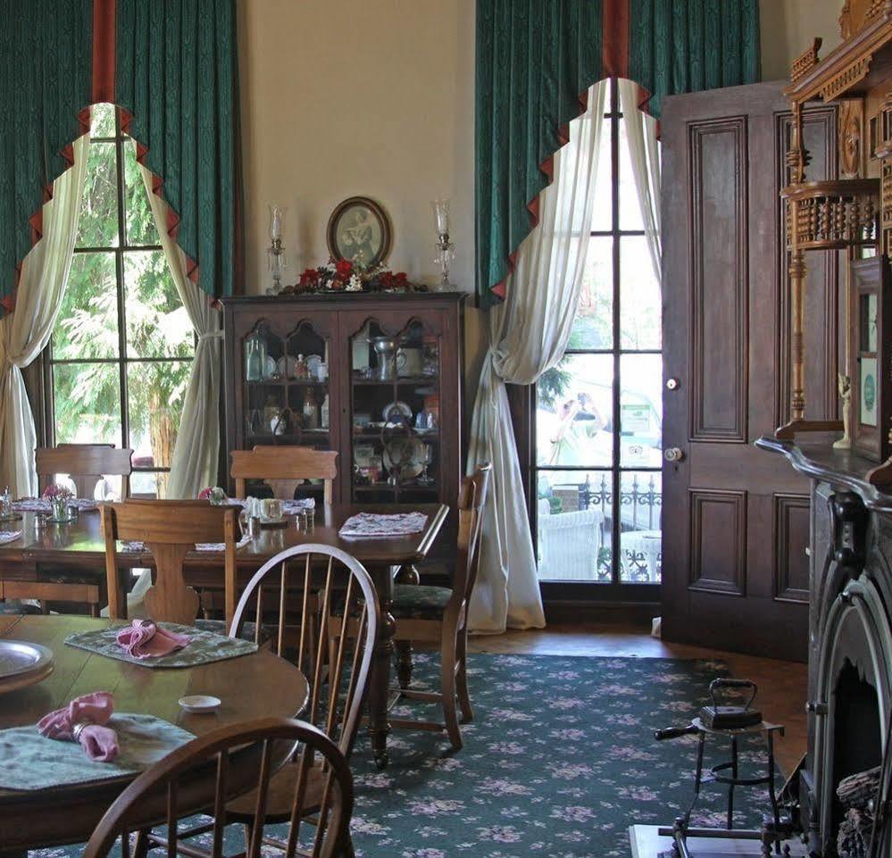 Inn At The Canal Bed & Breakfast Chesapeake City Экстерьер фото